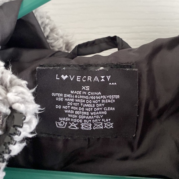 Black and white soft jacket. - Picture 2 of 3